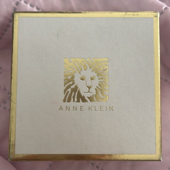 Anne Klein lion heads earrings gold tone 1980’s pierced earrings square,W/ Box! - Picture 4 of 4